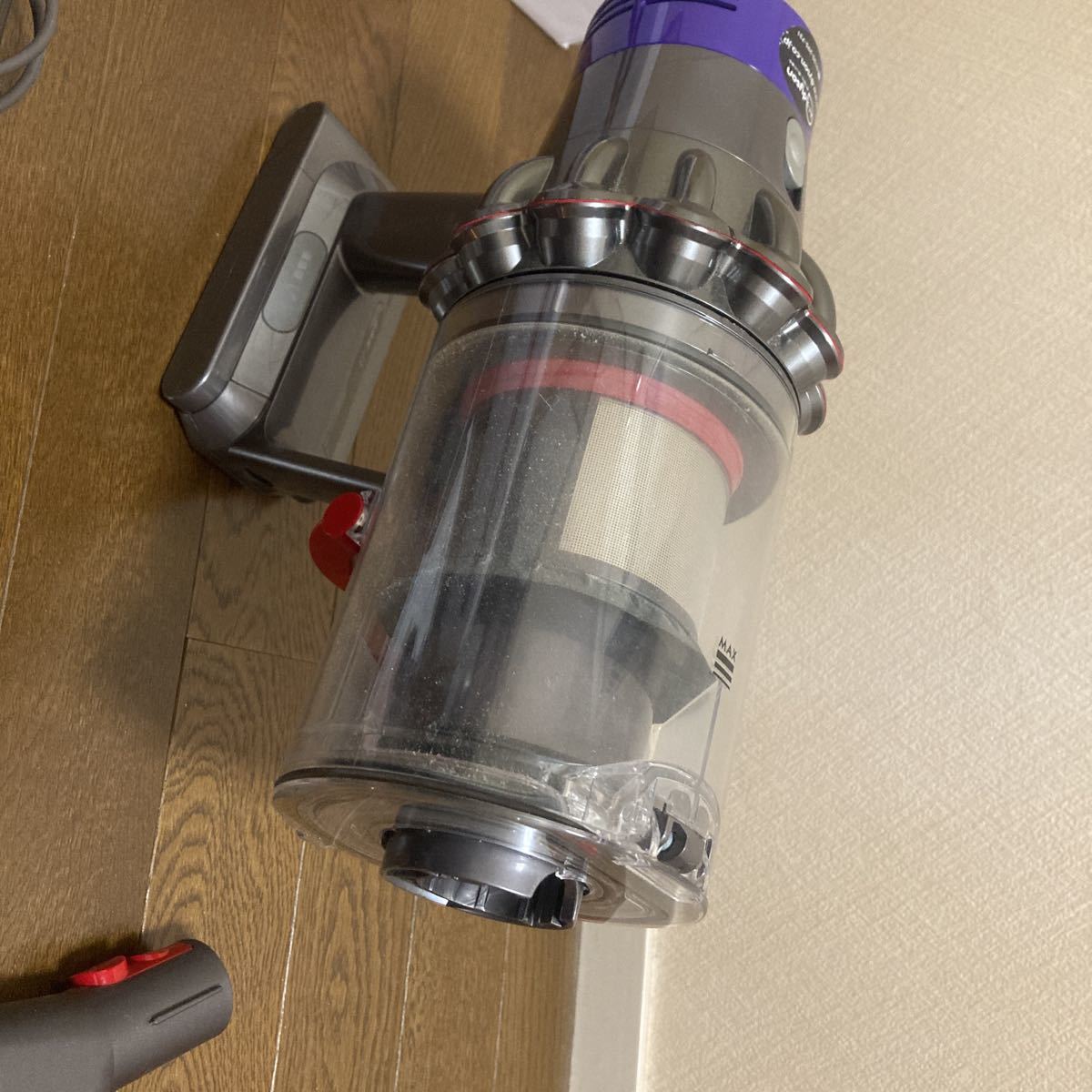 ジャンク品 dyson/ダイソン コードレス サイクロン式スティッククリーナー 掃除機 Cyclone V10 Fluffy SV12 ダイソン Dyson dyson 軽量 モデル スティッククリーナーの通販