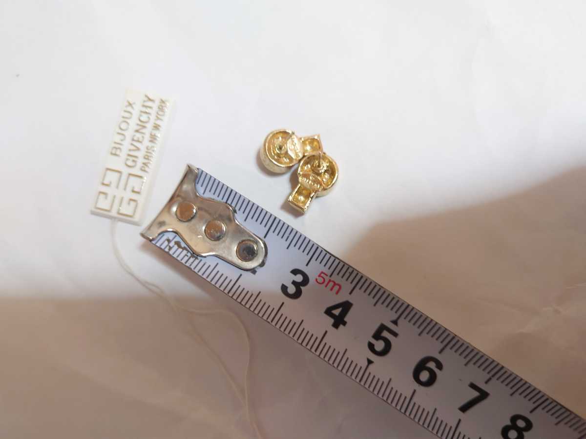 ジバンシィ ロック アシンメトリー ピアス ロゴ シルバー色 ゴールド色