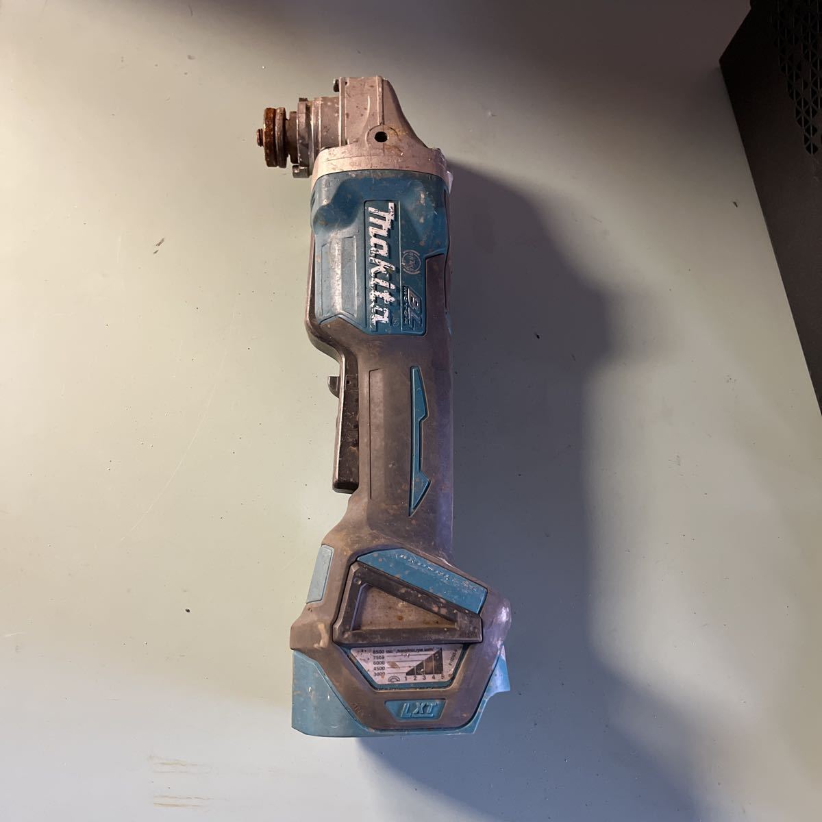 人気 ジャンク品 makita マキタ 100mm 充電式ディスクグラインダー GA418D 18V 本体のみ(ディスクグラインダー)｜売買されたオークション情報、yahooの商品情報をアーカイブ公開 - オークファン ディスクグラインダー