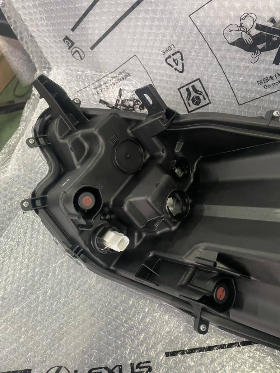 極 走行少 トヨタ ヤリス 右 R ヘッドライト ランプ ユニット 81130
