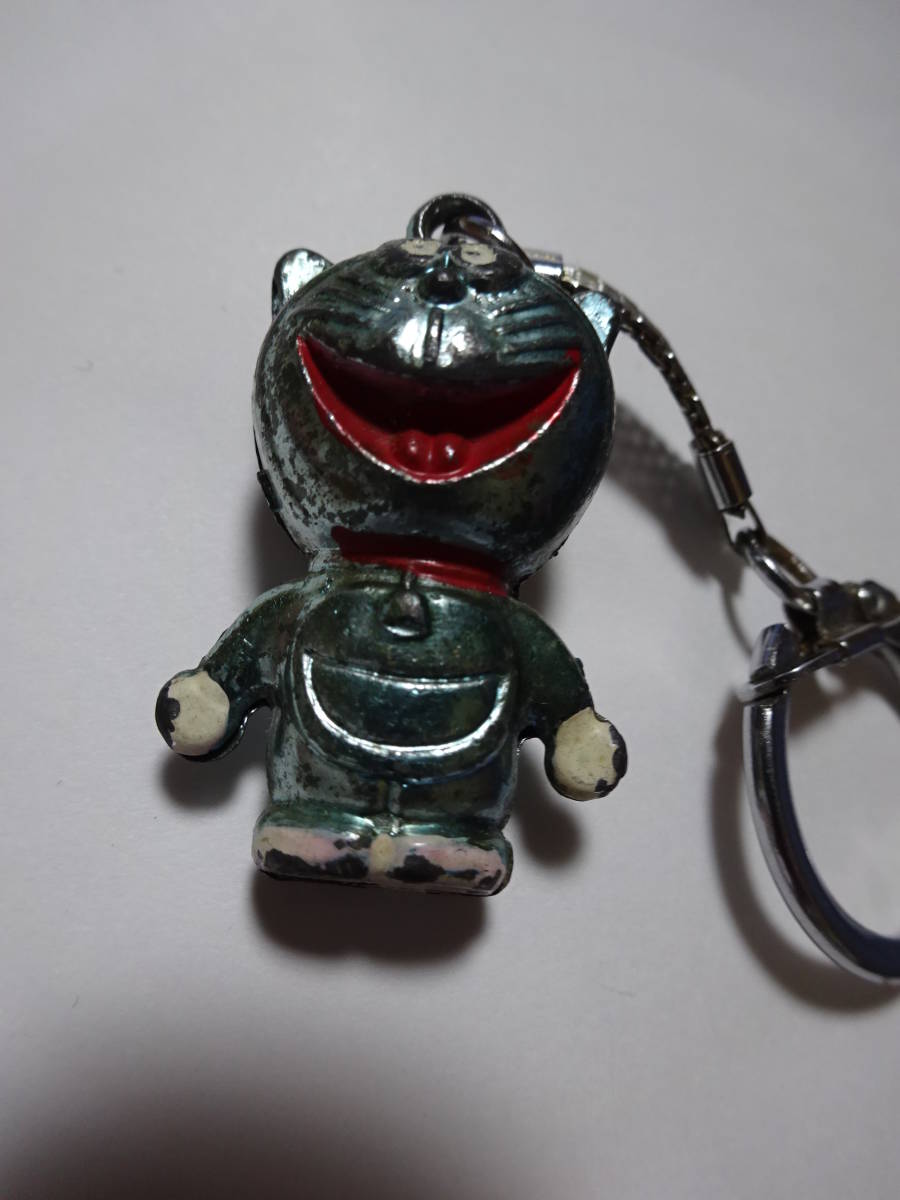 ドラえもん風 キーホルダー ネコがたロボット ドラえもん パチもん