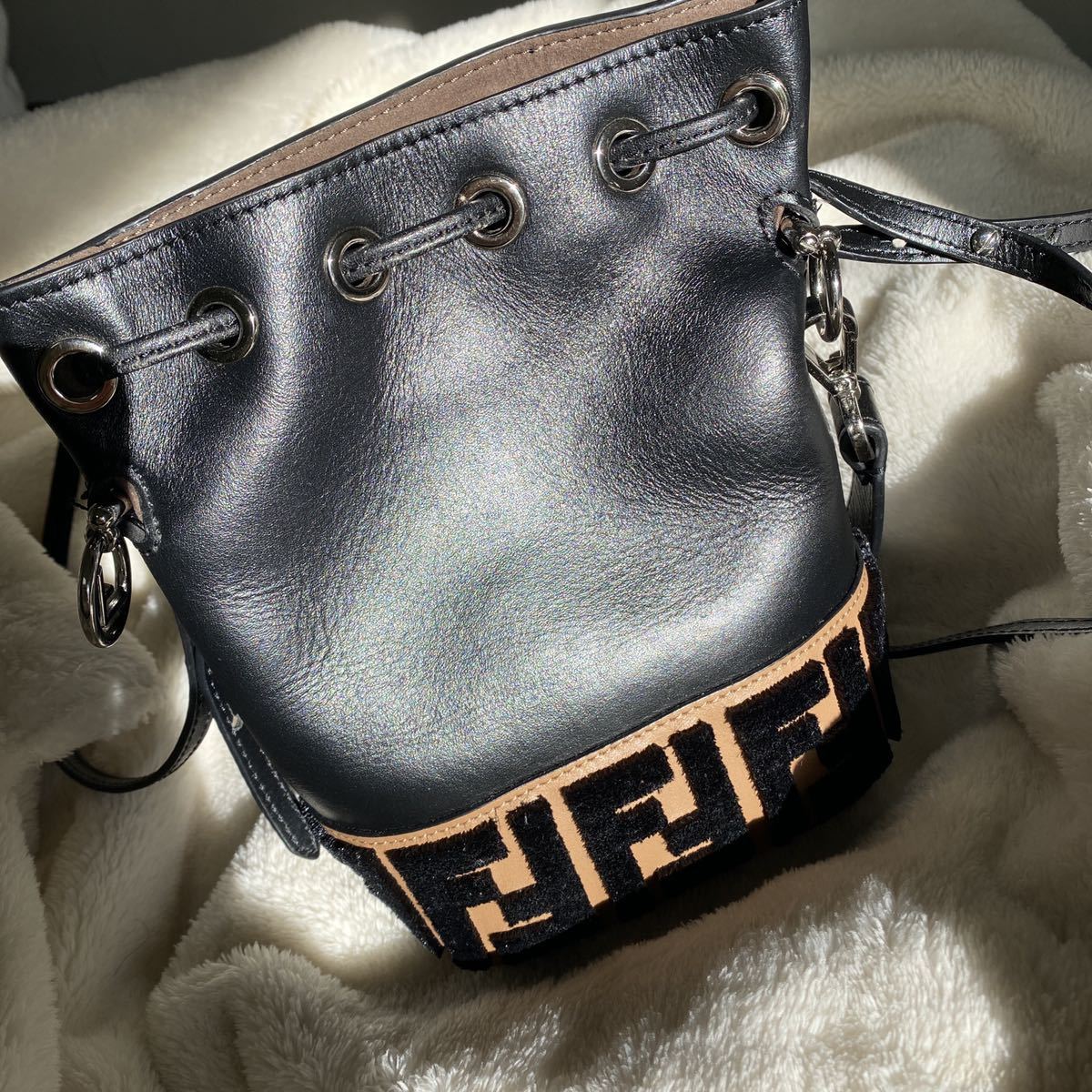 FENDIバック　サコッシュ　ショルダーバッグ　フェンディ