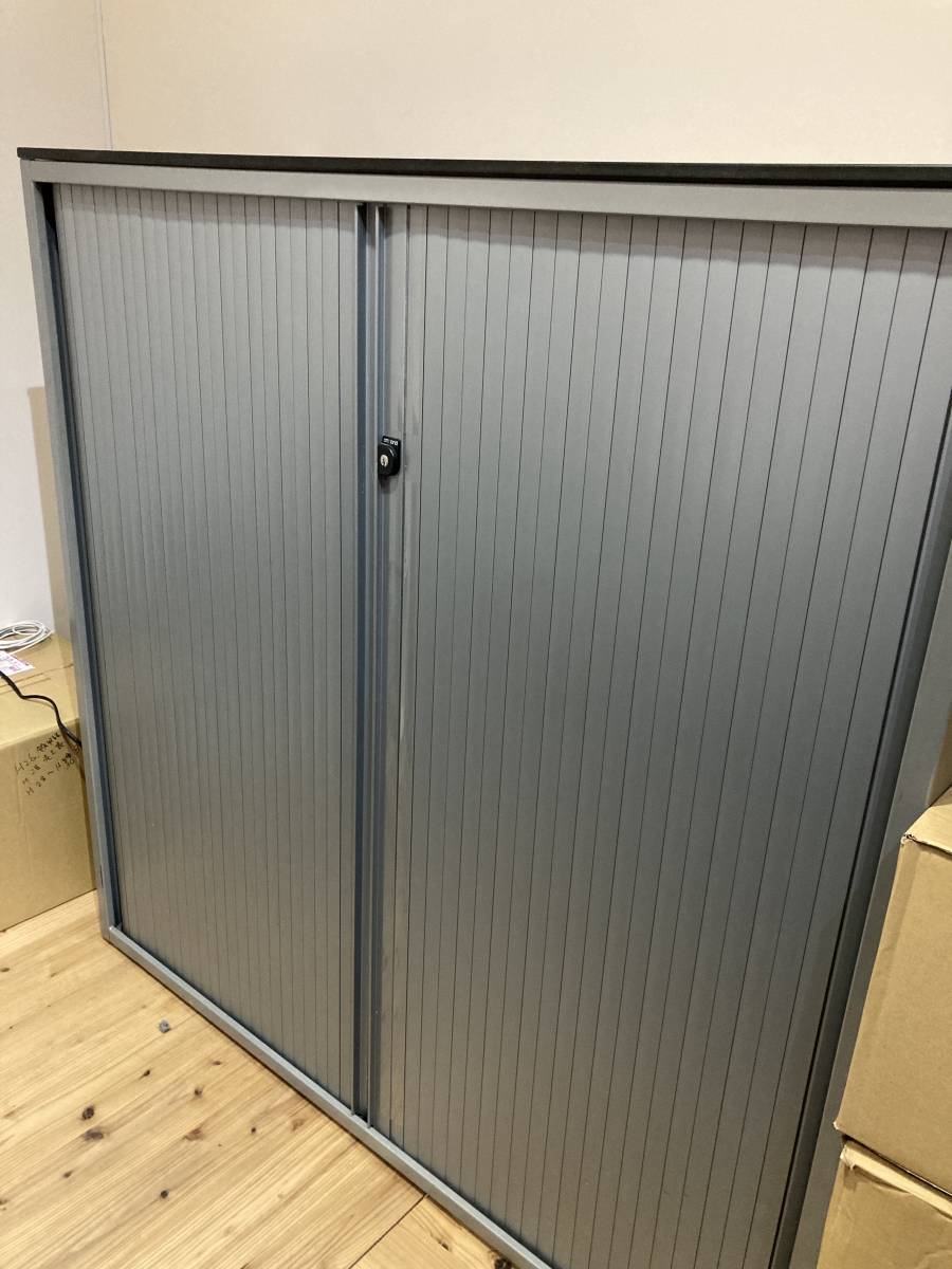 【長野出品】Ahrend社製　オフィスキャビネット　(鍵付き）引き違い書庫　店舗 事務 収納家具 オフィス家具 書庫 棚