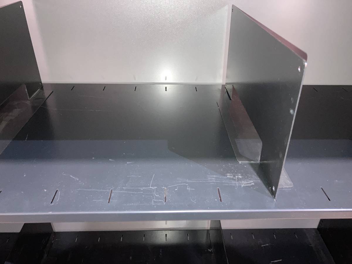 【長野出品】Ahrend社製　オフィスキャビネット　(鍵付き）引き違い書庫　店舗 事務 収納家具 オフィス家具 書庫 棚