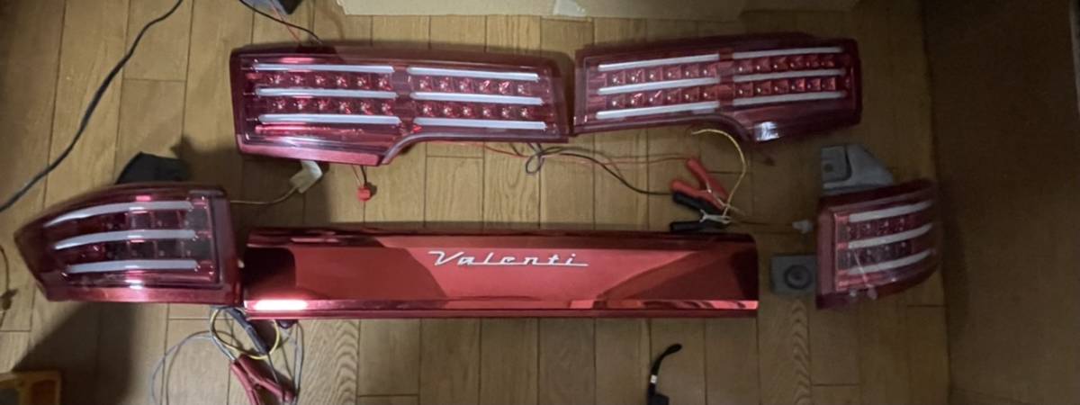 E52 エルグランド ヴァレンティ アッパーテール クリア レッド 