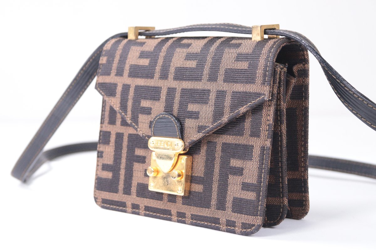 FENDI フェンディ ズッカ ブラウン 肩掛け 斜め掛け ショルダー 