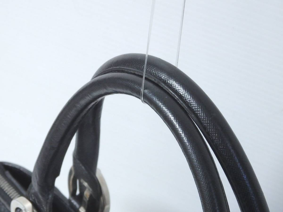 フェラガモ 本物 Salvatore ダブル 1円 本物フェラガモ□ヴァラ&frasl;ゴールド&frasl;ブラックレザー□ショルダー ＜本物 Ferragamo フェラガモ ハンドバッグ 黒系＞4.16.6　☆定形外発送OK☆　710円