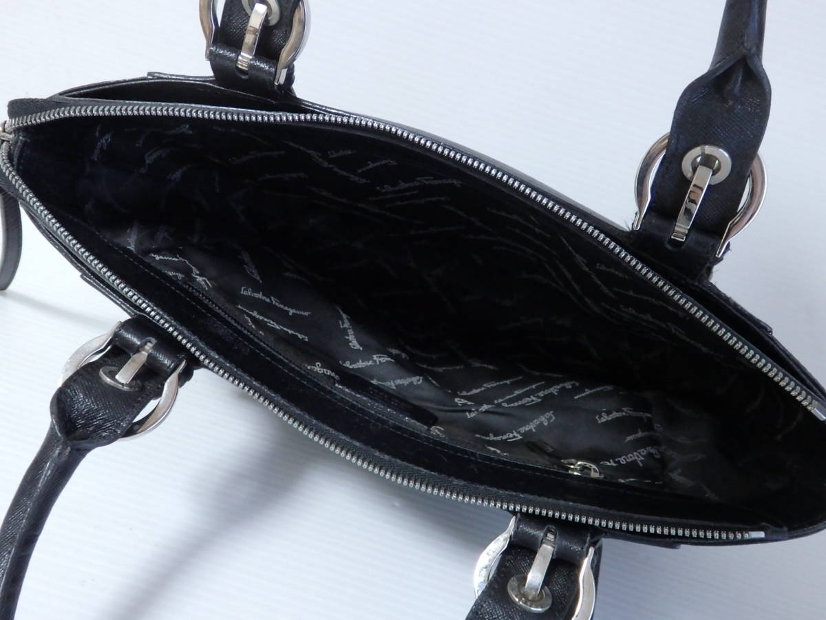 フェラガモ 本物 Salvatore ダブル 1円 本物フェラガモ□ヴァラ&frasl;ゴールド&frasl;ブラックレザー□ショルダー ＜本物 Ferragamo フェラガモ ハンドバッグ 黒系＞4.16.6　☆定形外発送OK☆　710円