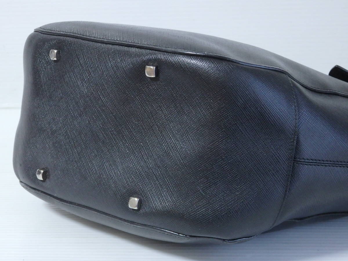 フェラガモ 本物 Salvatore ダブル 1円 本物フェラガモ□ヴァラ&frasl;ゴールド&frasl;ブラックレザー□ショルダー ＜本物 Ferragamo フェラガモ ハンドバッグ 黒系＞4.16.6　☆定形外発送OK☆　710円