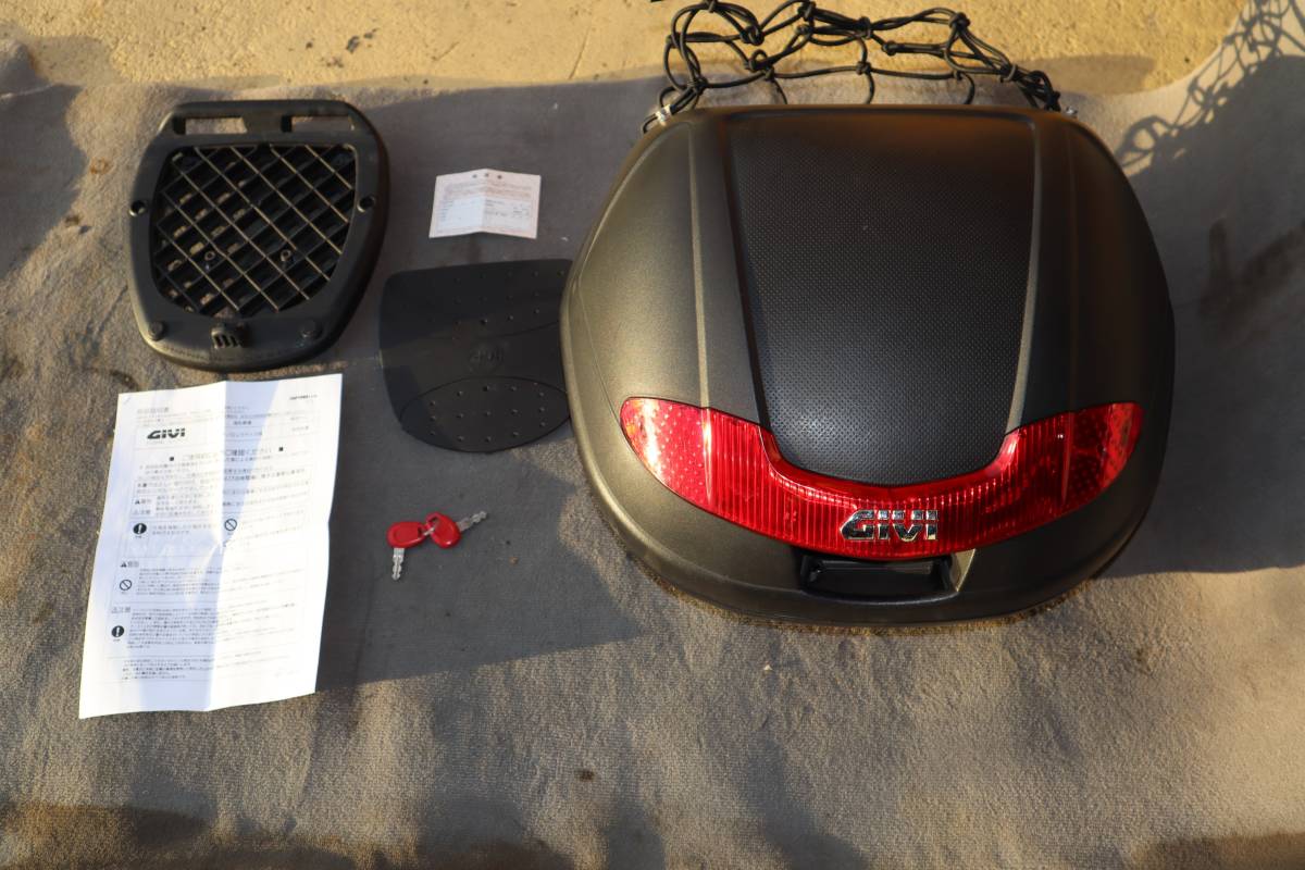 GIVI　B33NML　トップケース　取付台座付属　　便利なネットをDIYで付けました