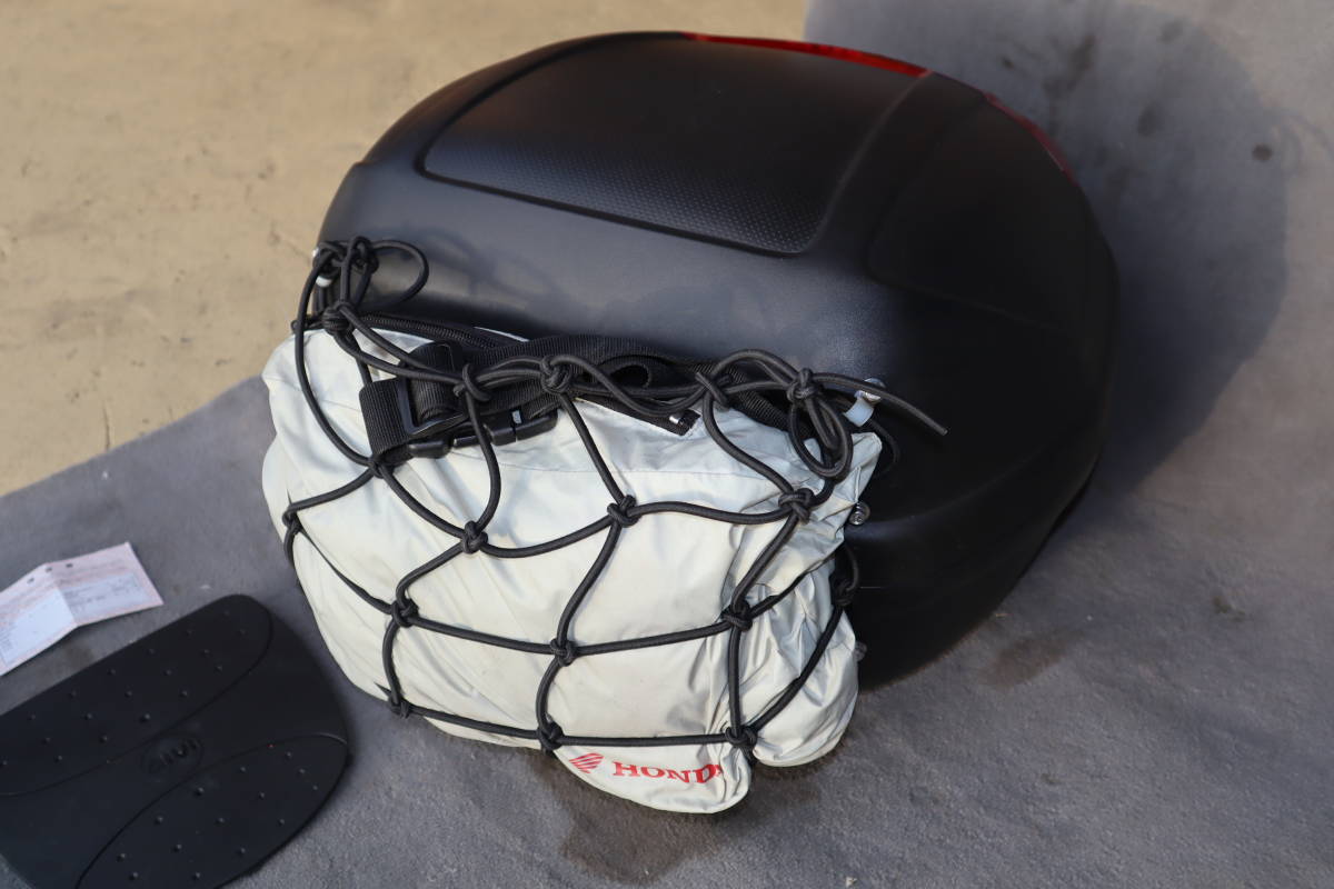 GIVI　B33NML　トップケース　取付台座付属　　便利なネットをDIYで付けました