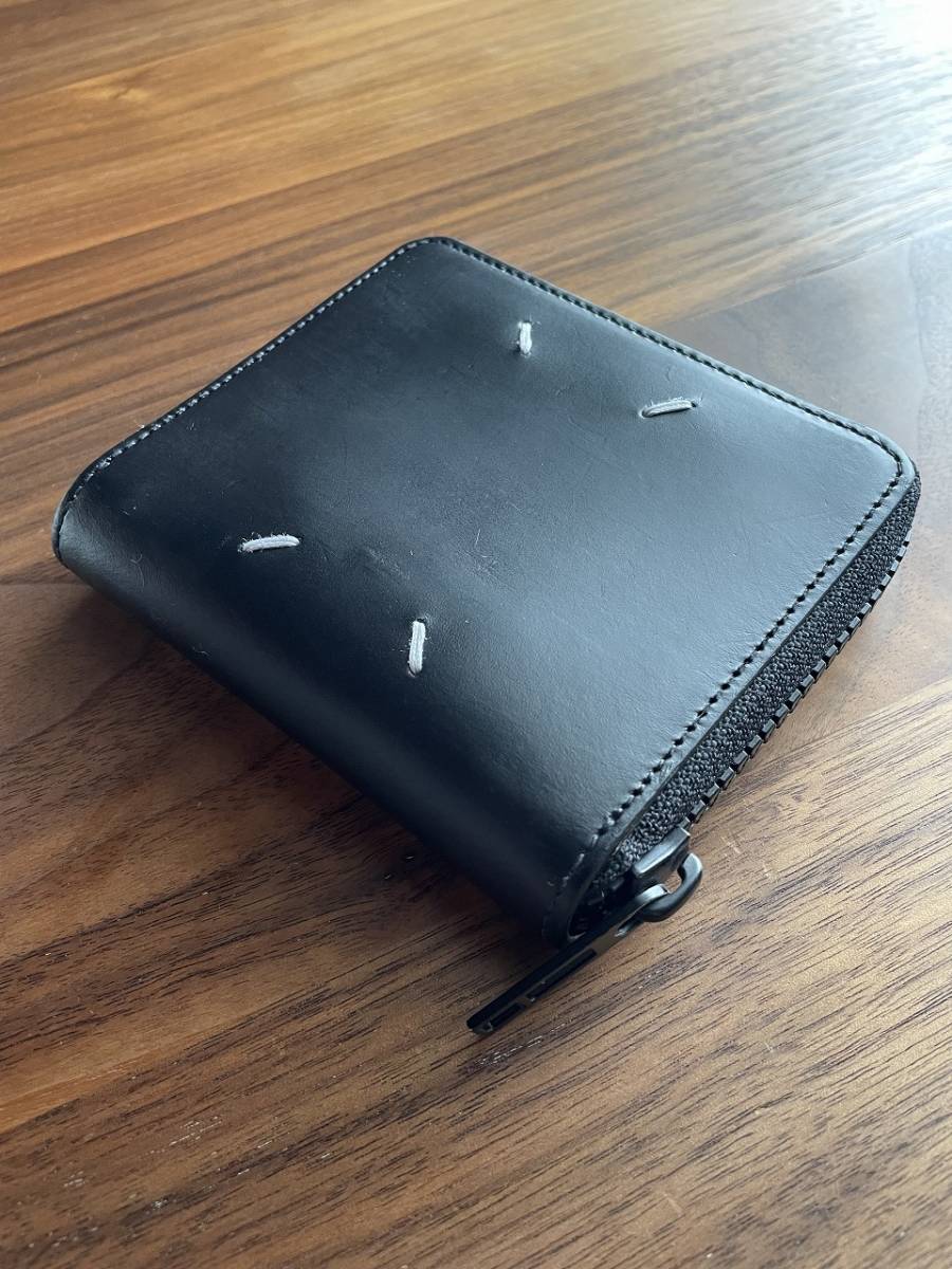 送料無料】メゾンマルジェラ MAISON MARGIELA 2つ折りラウンド  