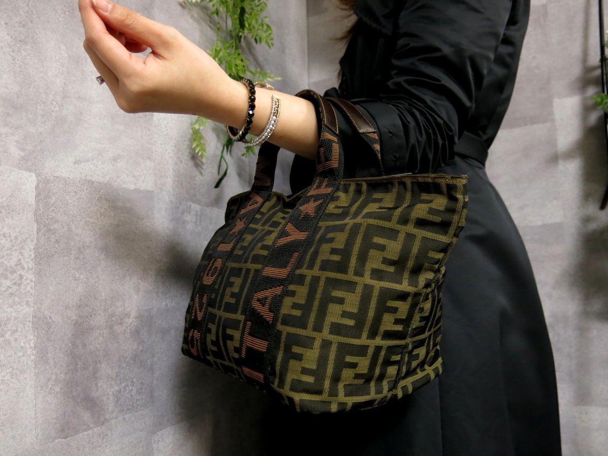 美品 Fendi フェンディ ロゴライン ハンドバッグ トート FF ナイロン