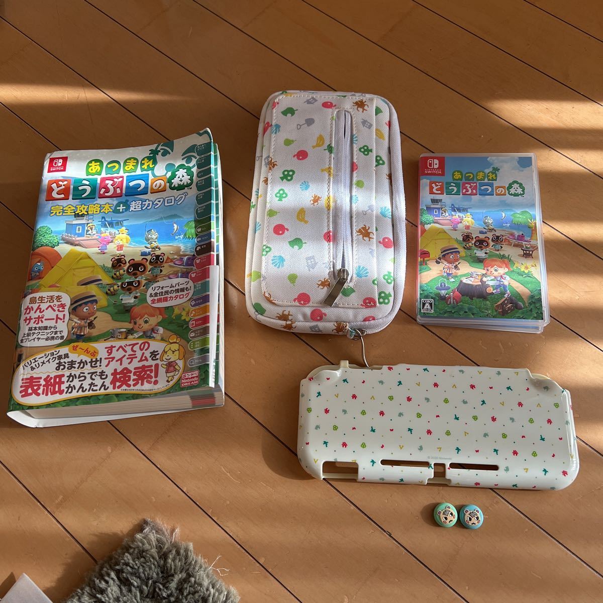あつまれどうぶつの森 ゲームソフト、マルチポーチ 、攻略本、その他セット