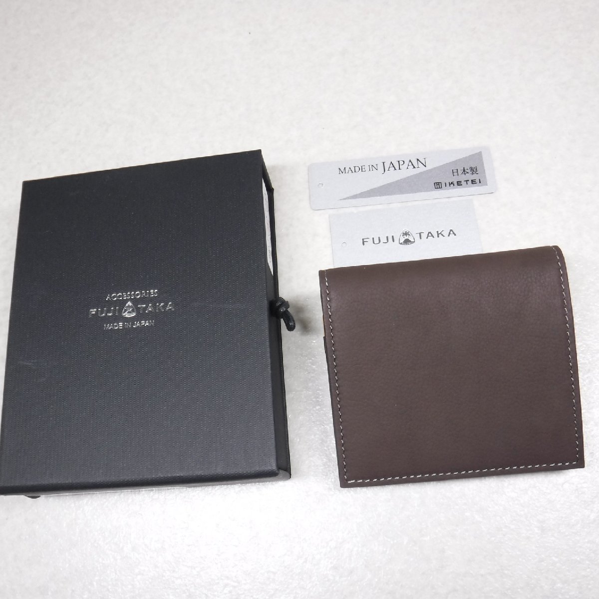 QQ395 FUJITAKA フジタカ 定価22000円 最高級！フランス産 カーフレザー仔牛革二つ折り財布 ミニ財布 コンパクト 濃茶 箱付き新品 655604