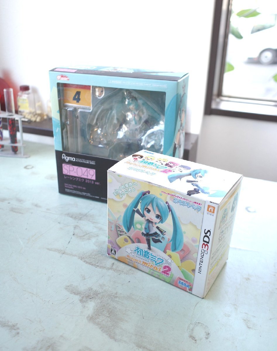 ○初音ミク フィギュア レーシングミク 2013ver.　SP-049＆3ＤＳぷちぷくパック　古道具のgplus広島　2301ｋ