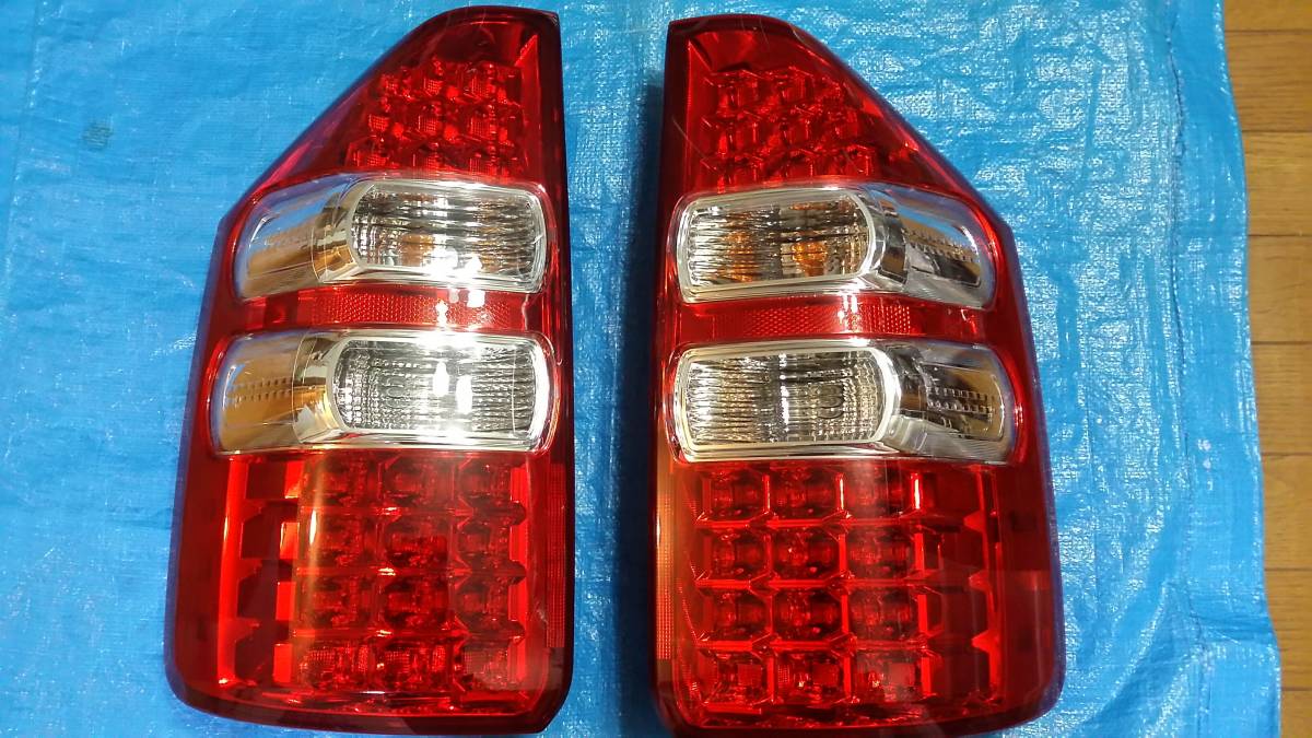 トヨタ ノア 70系 後期 純正 LED テールランプ 左右セット ヴォクシー
