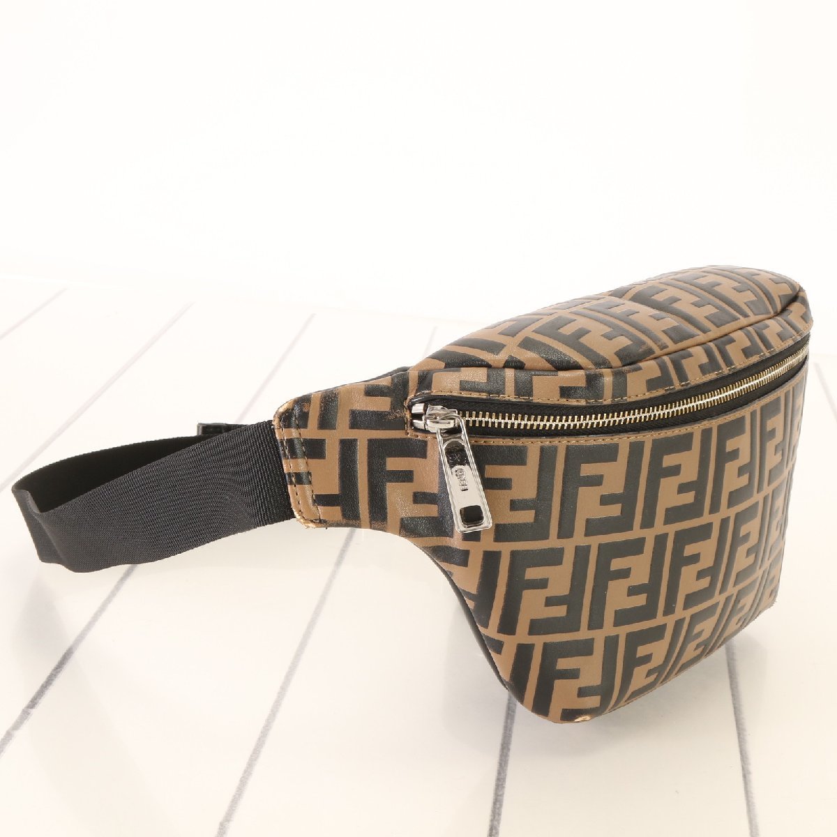 FENDI フェンディ - ズッカ柄 キャンバス ハンドバッグ ショルダー 