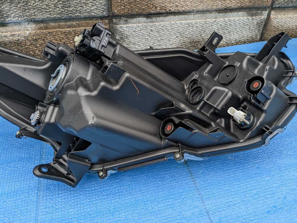 トヨタ ヤリス MXPH10 ハロゲン 左ヘッドライト KOITO KO-1 81170 