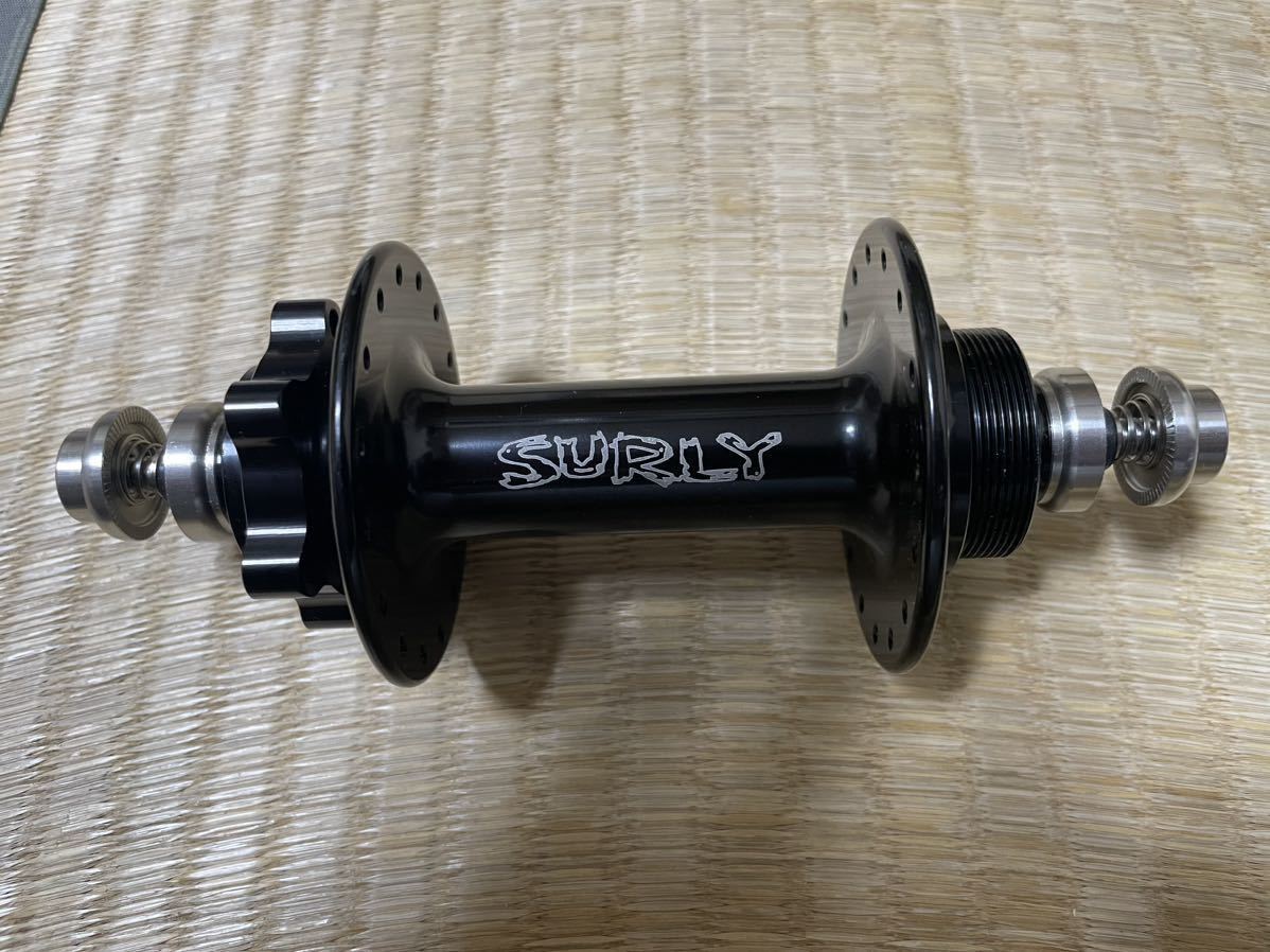 Surly Ultra Rear New Hub - 135mm Bolt Flip Disc 32h ⁄ Black QR