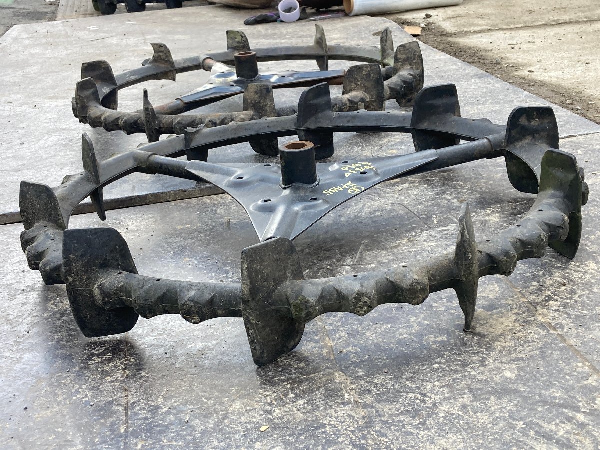 滋賀発】 田植え機 クボタ SPA55 補助輪？ リアタイヤ(パーツ)｜売買 