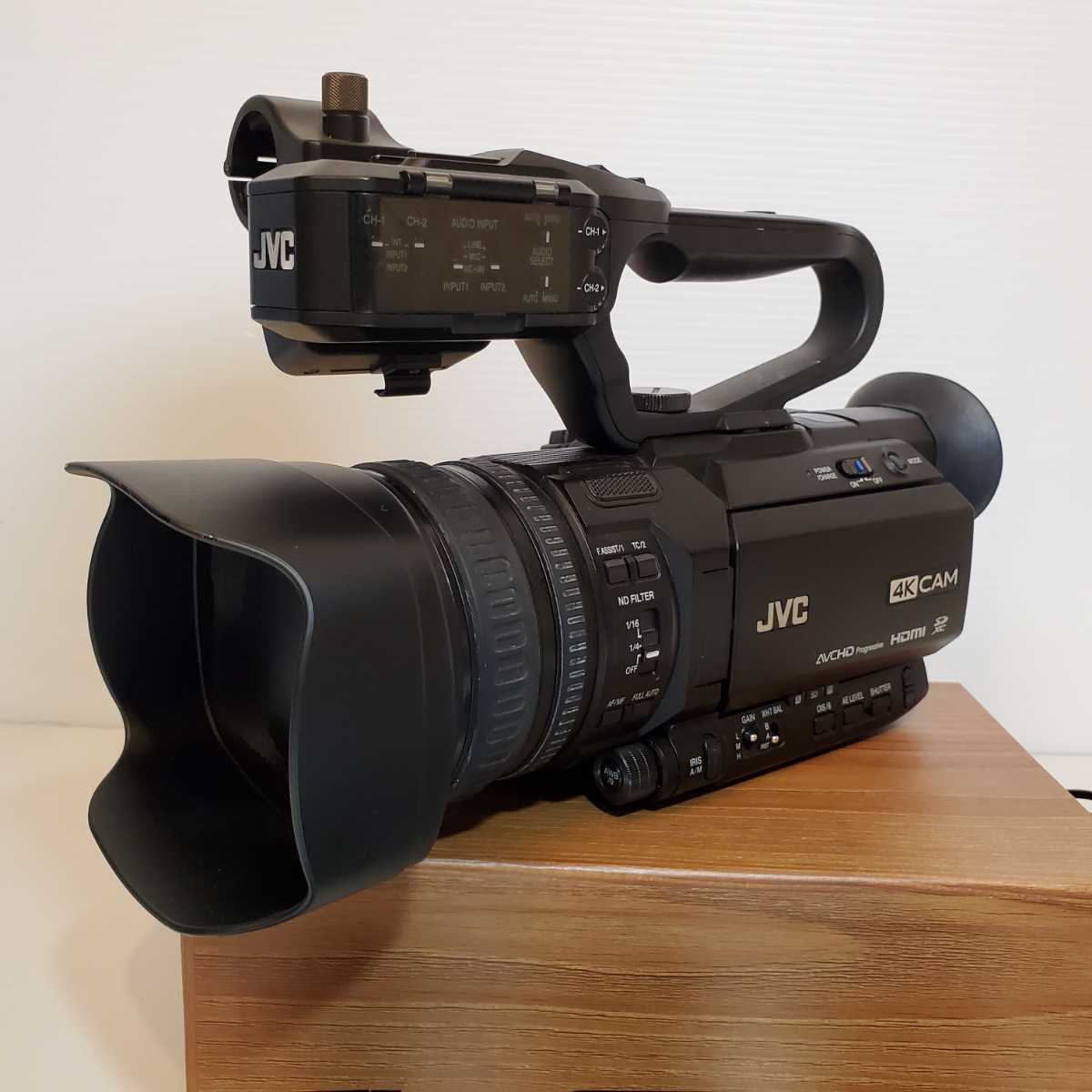 SDI出力対応 業務用 4Kビデオカメラ Ｆ値1.2の明るいレンズ JVC GY-HM200 +48V電源ＸＬＲ ハンドル付 配信などに XA30 HXR-NX100 SONY PXW 