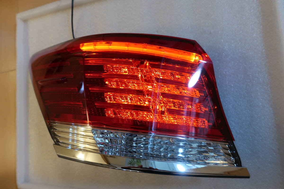 210 クラウン ロイヤル サルーン トヨタ 純正 左 LED テール ライト