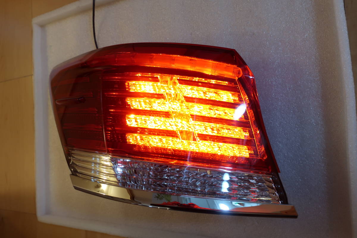 210 クラウン ロイヤル サルーン トヨタ 純正 左 LED テール ライト