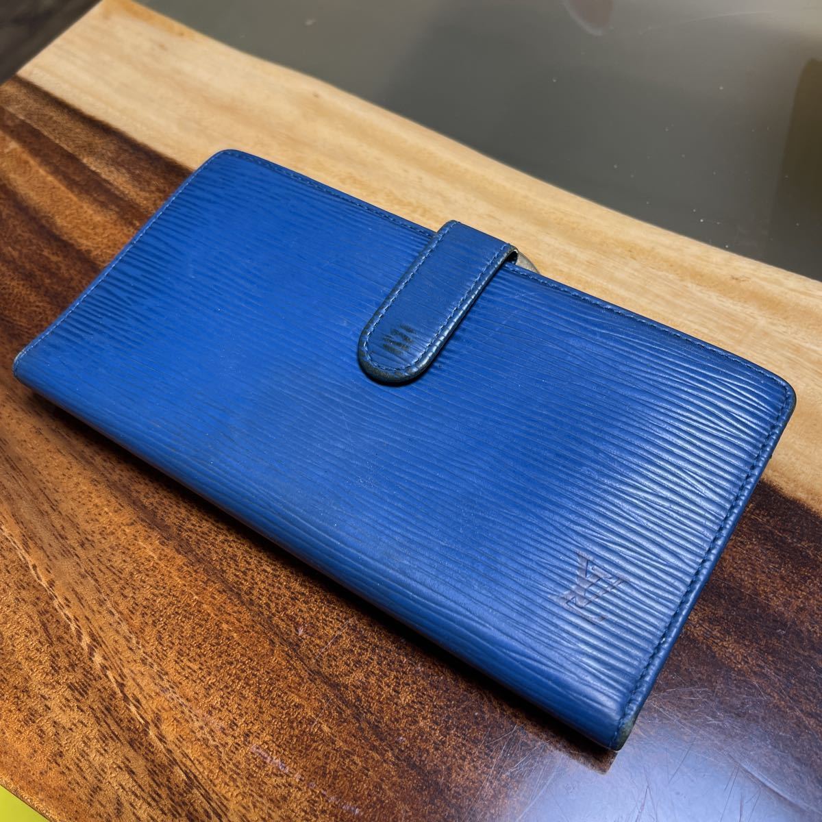 Louis Vuitton エピ長財布 ネイビー ヴィトンエピ長財布 ネイビー ルイ・ヴィトン 長財布 エピ ジッピー