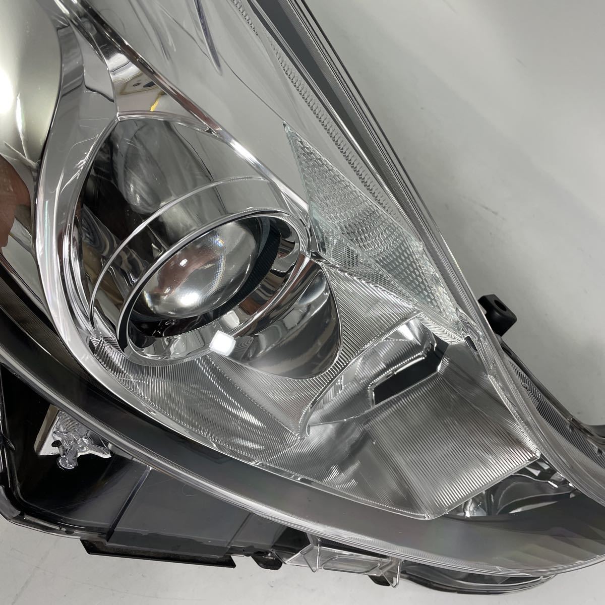 G ZVW41W プリウスα（トヨタ）の価格・スペック情報{平成23年5月