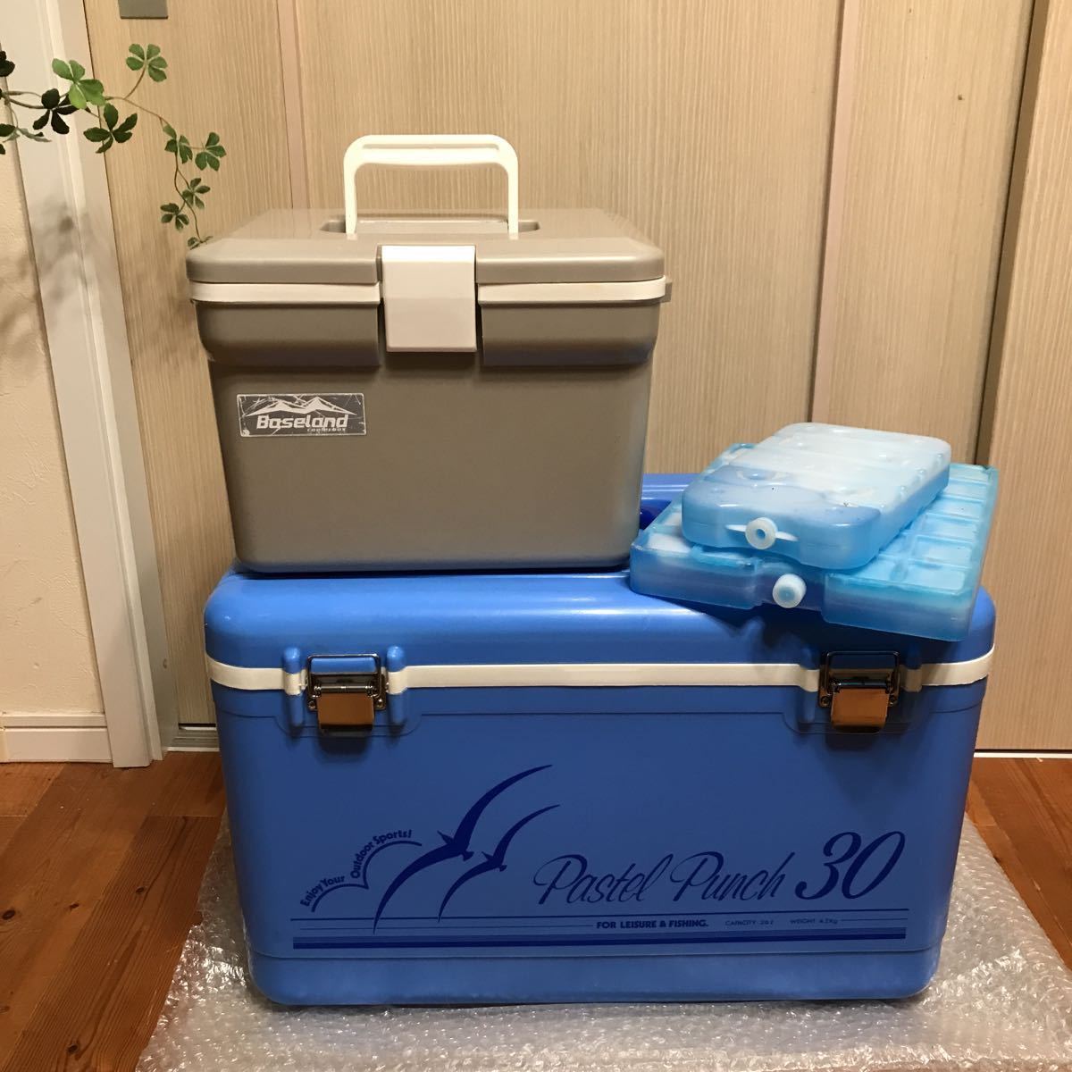 【まとめて2個】クーラーボックス　釣り／アウトドア　クーラーボックス 保冷剤オマケ　全国送料無料！0124-5