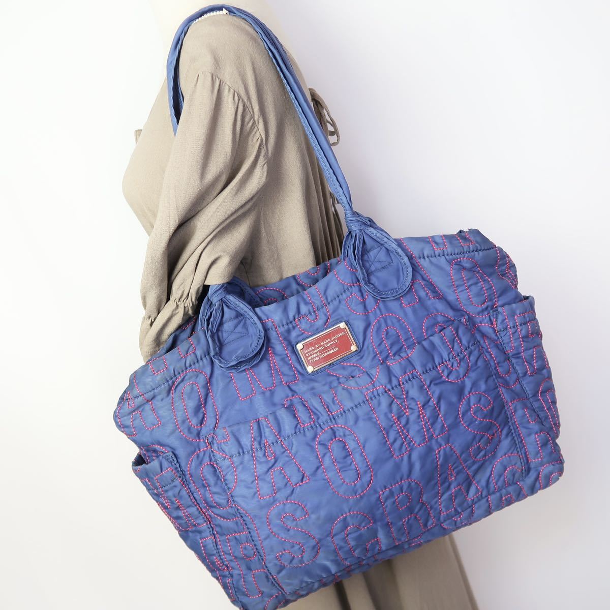 b719 マークバイマークジェイコブス トートバッグ 大容量 肩掛け肩かけ MARC BY MARCJACOBS