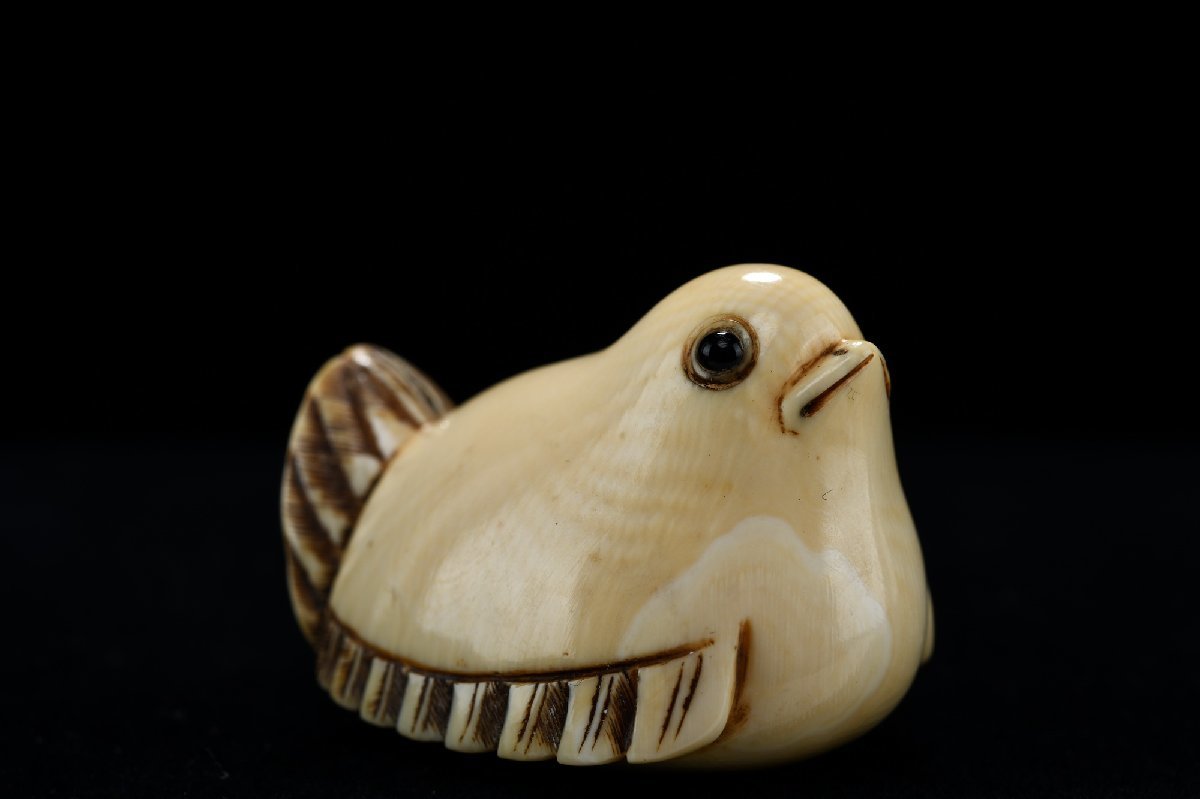 ◇鶴鳴堂◇時代物 マンモス 子鳥紋大形根付 松山在銘 提げ