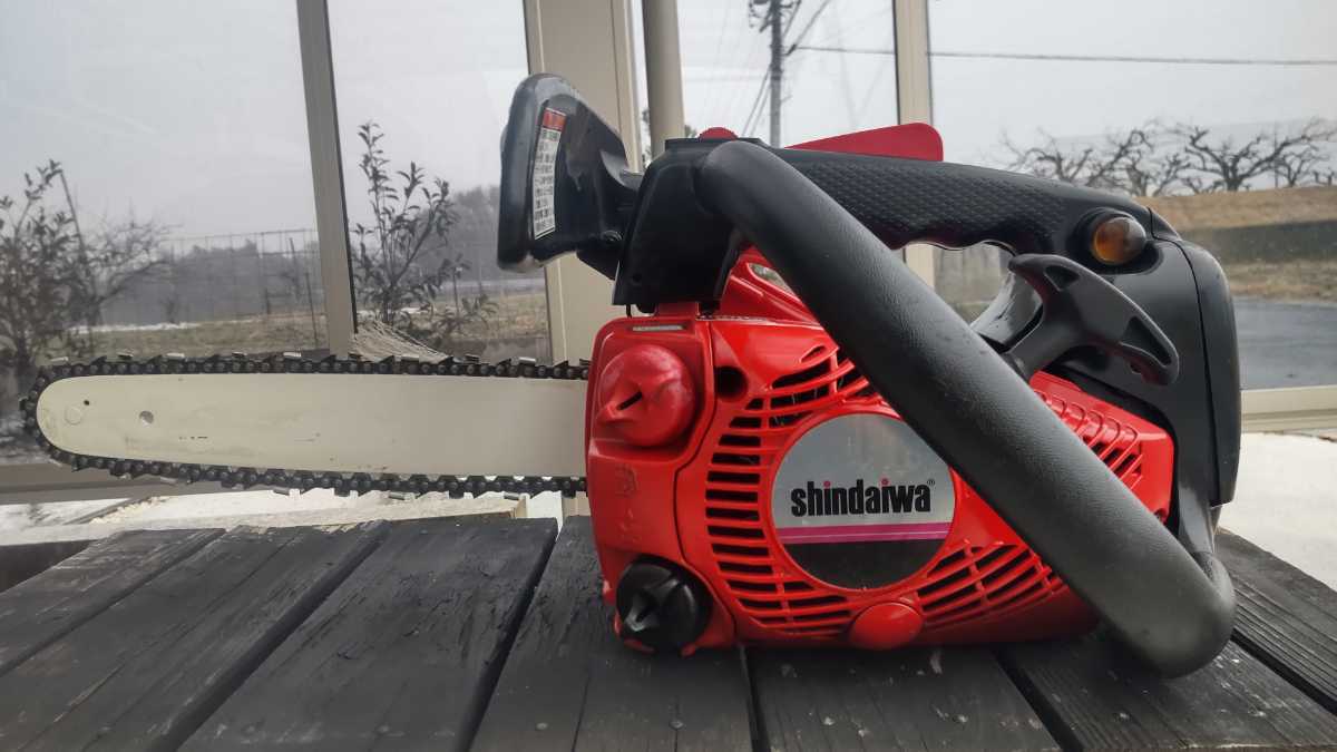 shindaiwa 新ダイワ製 チェーンソー E1327TS