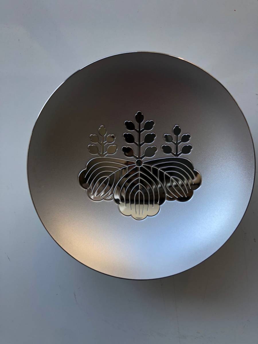 内閣総理大臣 贈 銀杯 桐箱入り SILVER140g 口径11，6 銀杯 140g 内閣