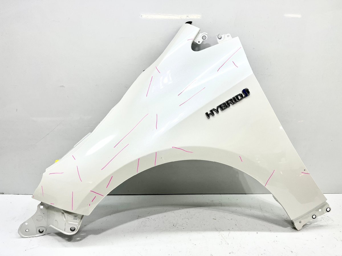 トヨタ　カローラ ツーリング NRE210　ZRE212/211/214 純正　左　フェンダー　パール　（FL9-60）