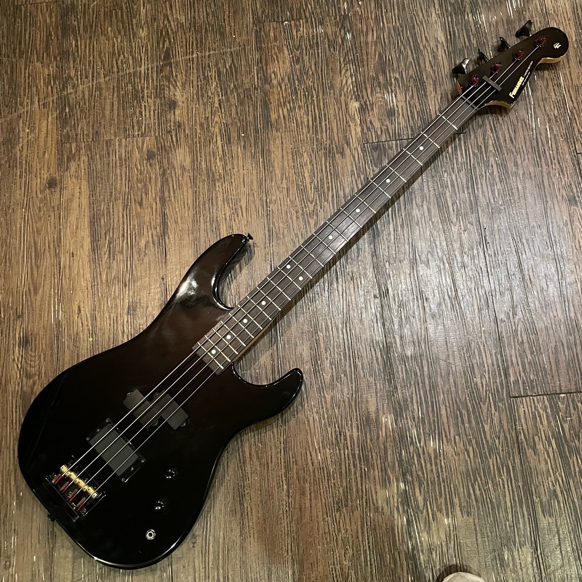 現品限り　Fernandes Limited Edition ブラック　エレキ 大人気，送料無料 Fernandes Limited Edition Electric Bass エレキ
