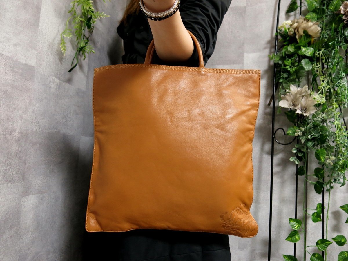 ○超美品○LOEWE ロエベ○アナグラム○ロゴ型押し○ナッパ レザー 本革