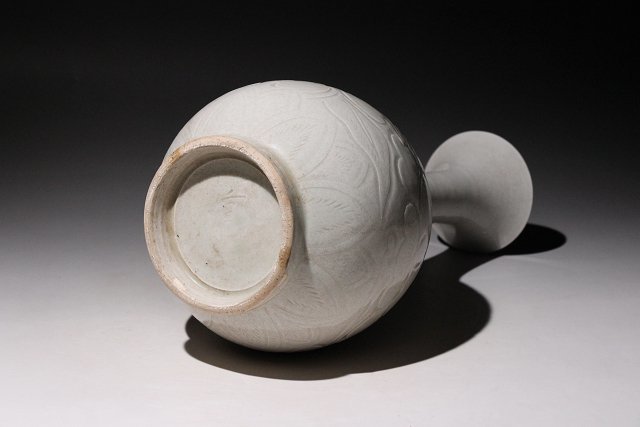 中国 宋時代 定窯白磁 细陰刻花卉文瓶 陶芸古美術 。 秘藏 宋 定窯 刻