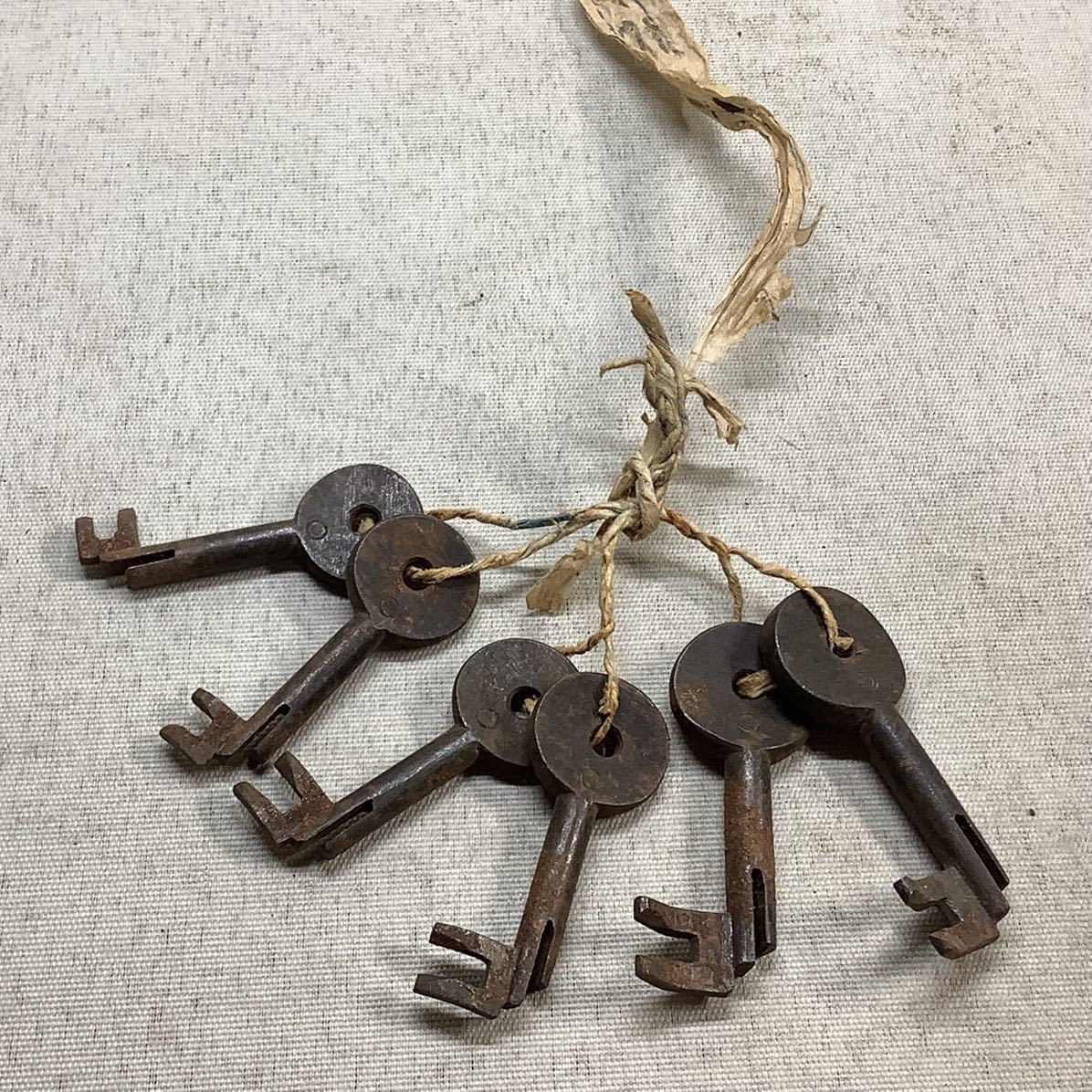 【お買い得，送料無料】 和箪笥 錠前 品 割鍵 船箪笥用(雑貨)｜売買されたオークション情報、yahooの商品情報をアーカイブ公開 - オークファン その他