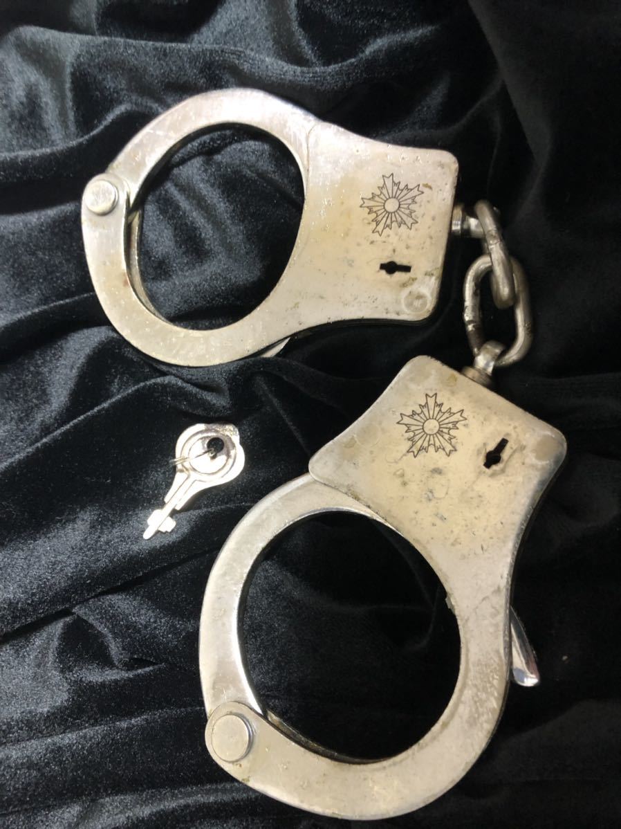 手錠　警視庁　今泉製
