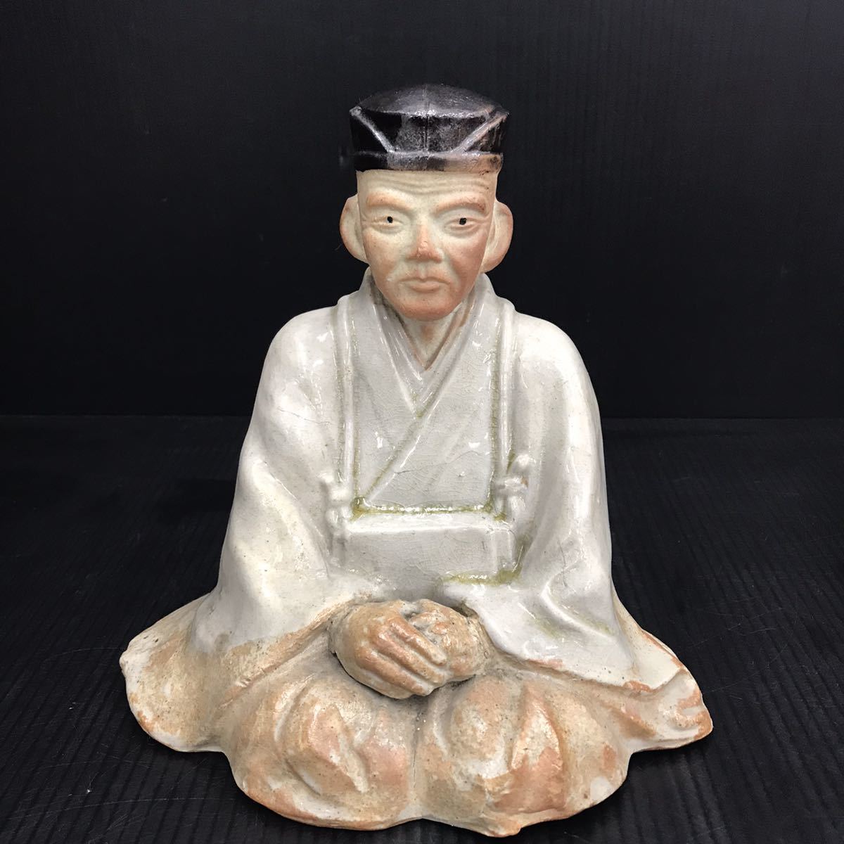 301c5 千利休居士像 利休像 陶器 茶道 置物 陶人形 坐像 高約17cm 幅約