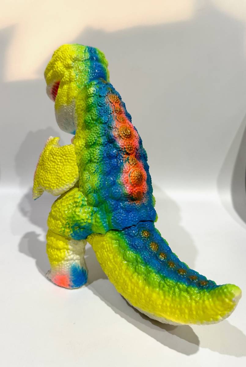 安楽安作 ゴガメジラー（MEDICOM TOY PLUS限定 まぼろしの白）ソフビ 