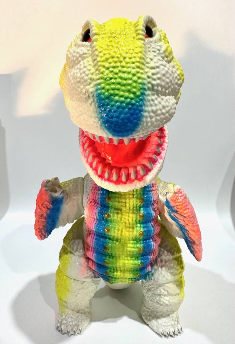 安楽安作 ゴガメジラー（MEDICOM TOY PLUS限定 まぼろしの白）ソフビ 