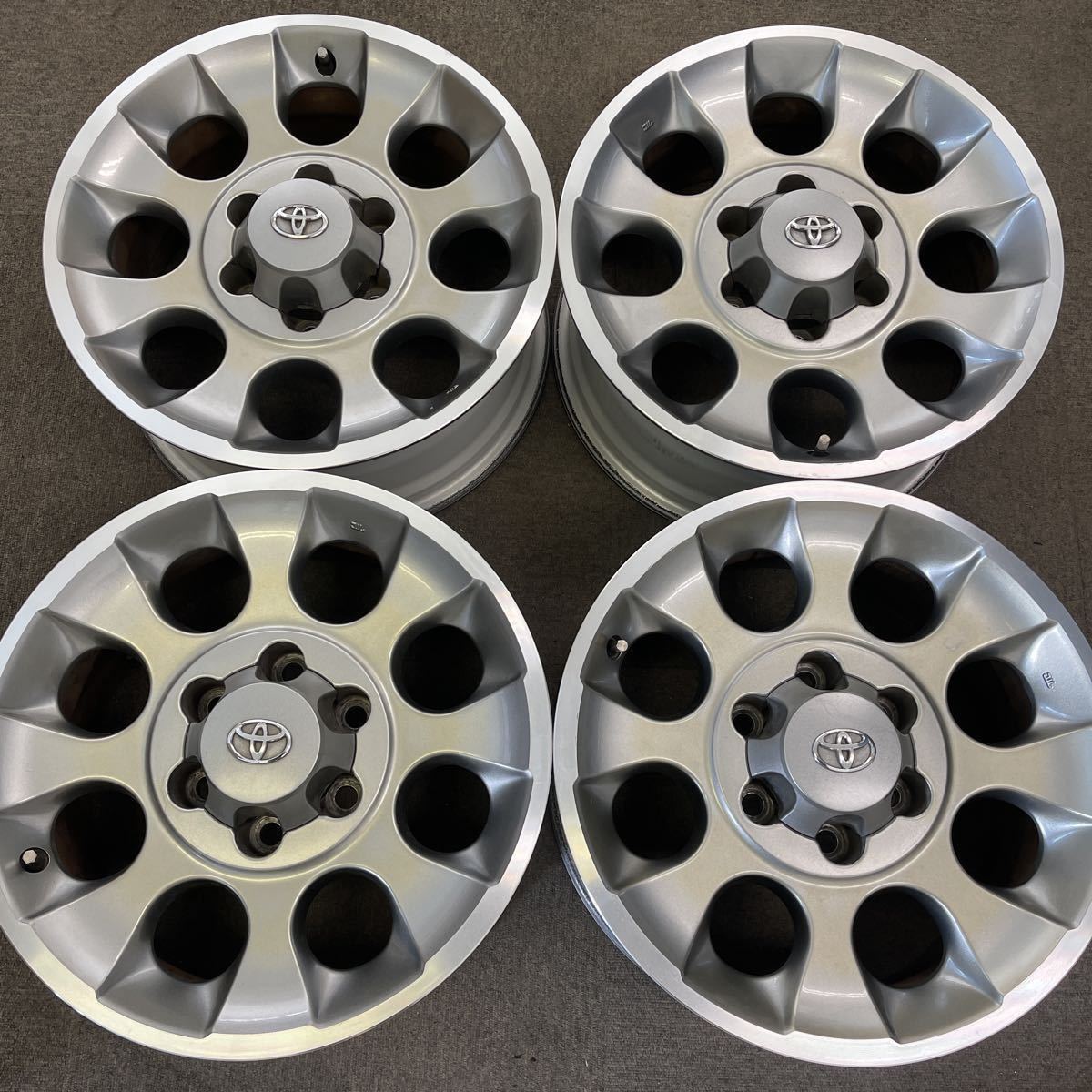 17インチ】TOYOTA トヨタ 純正 FJクルーザー【7.5J×17 +15 PCD 139.7 6 