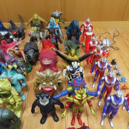 ウルトラマン 怪獣 ソフビ 指人形 まとめ売り64体 レアあり 現状品 