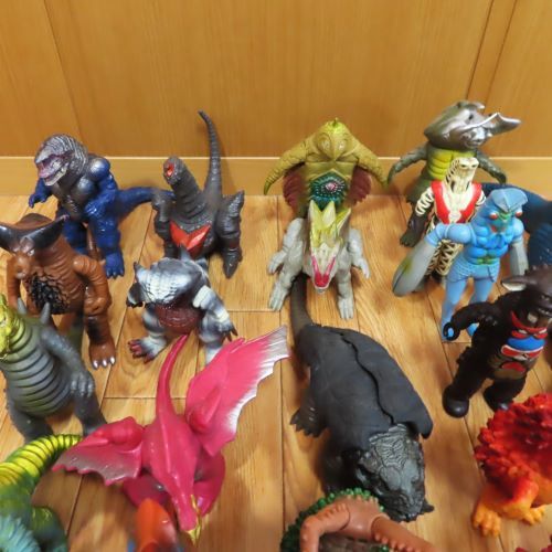 ウルトラマン 怪獣 ソフビ 指人形 まとめ売り64体 レアあり 現状品 