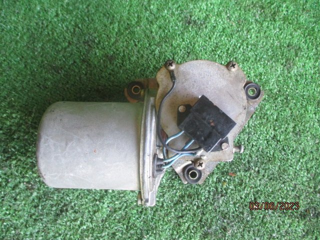 (0122)GN620 ダットラ ダットサントラック フロントワイパーモーター