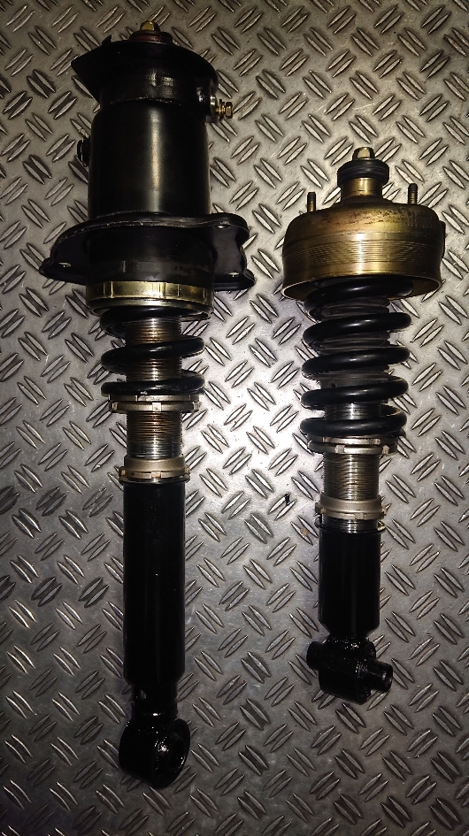 ベントレー等 純正 エアサス 修理致します。 古き良き時代の♪クラウンMS137等 純正エアサス修理致します