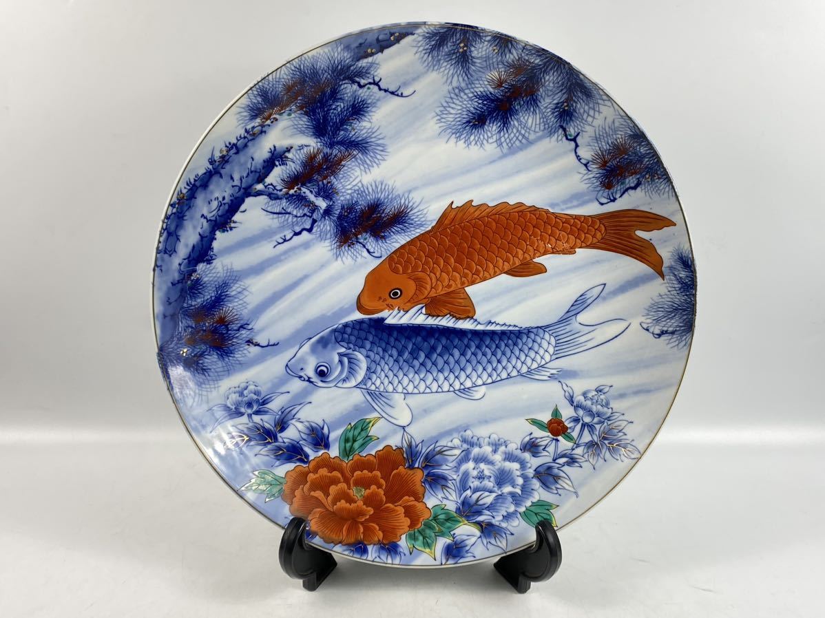 朝】色鍋島 有田焼 万一郎作 飾皿 錦鯉と古松牡丹図 赤絵 金彩 染付 一
